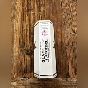 GLAMGLOW SuperSerum Hexagonal White Packaging